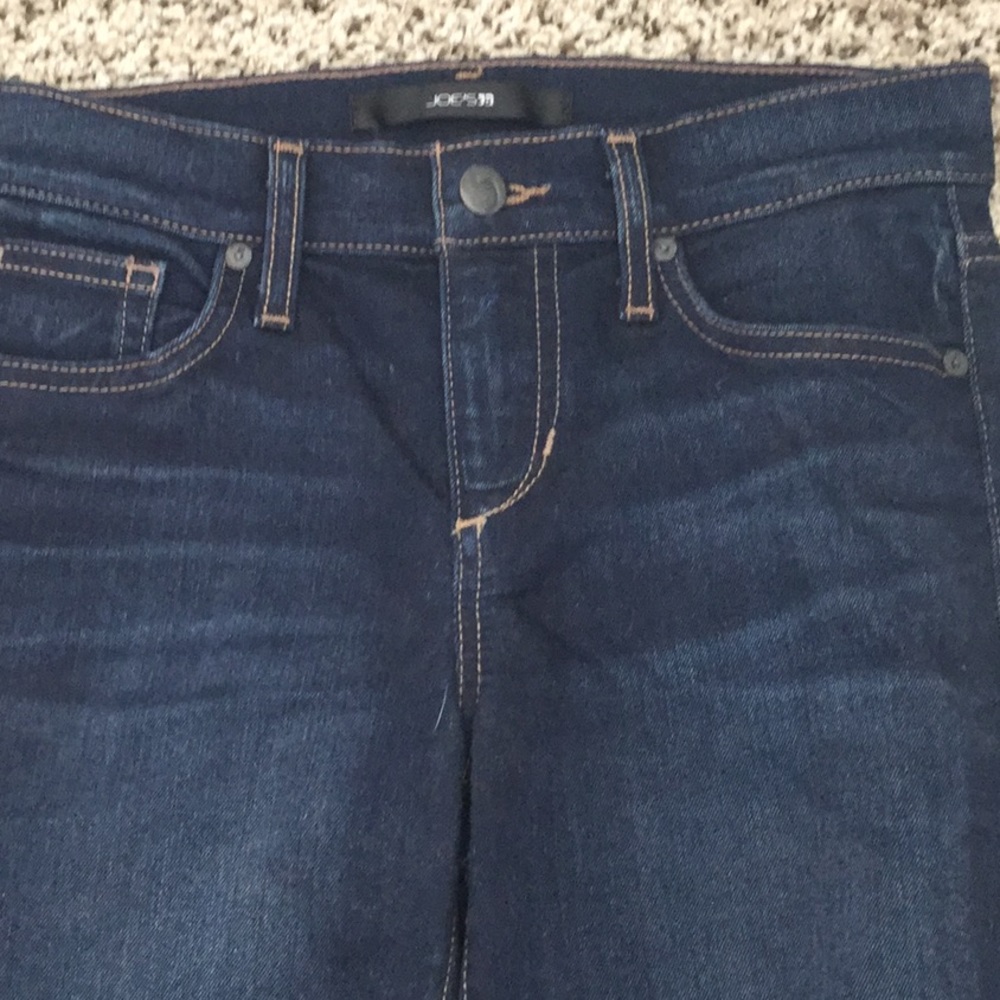 Joe’s dark washed skinny jean - great condition